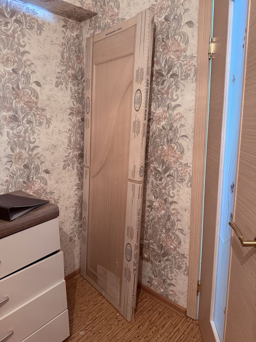 Продаю межкомнатый дверь новый