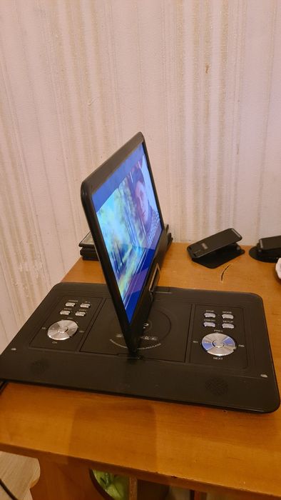 Двд плеер ,типа ноутбука.