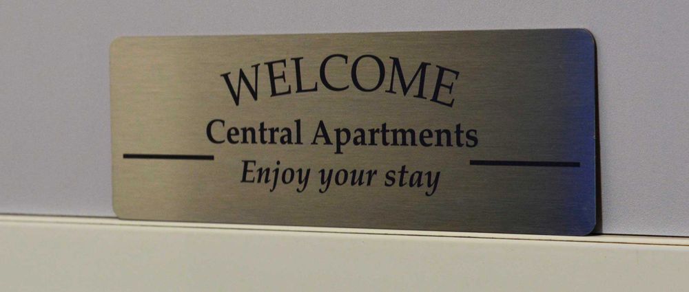 Изработка на метални табели с различен дизайн и пълноцветен УВ печат