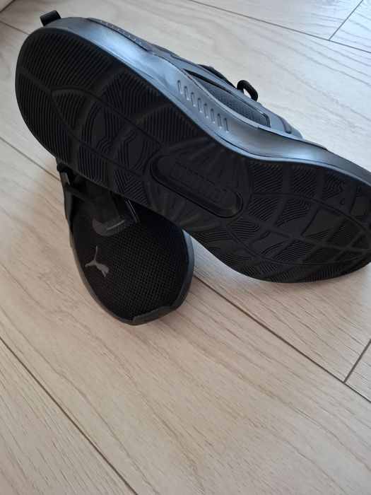 Adidasi Puma negri