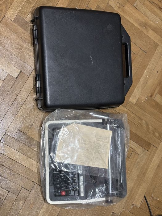 Чисто нова Ретро пишеща машина Crown 68 Modell 1300 F/T