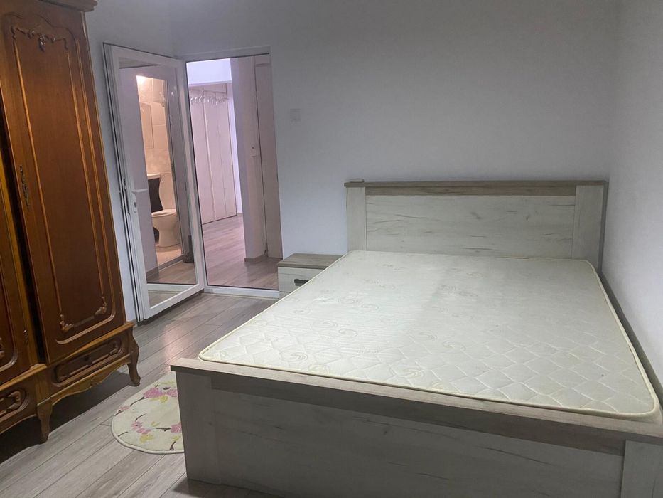 Vând apartament 3 camere- Str. Babadag