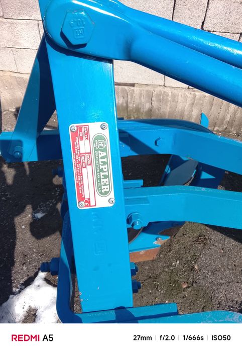 плуг 4 корпуса новый.