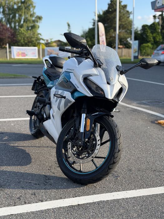 CFMoto 300SR ABS