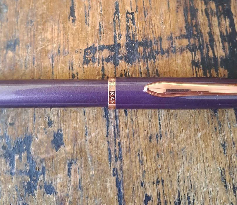 писалка Пеликан Pelikan лилава и розов метал в кутия