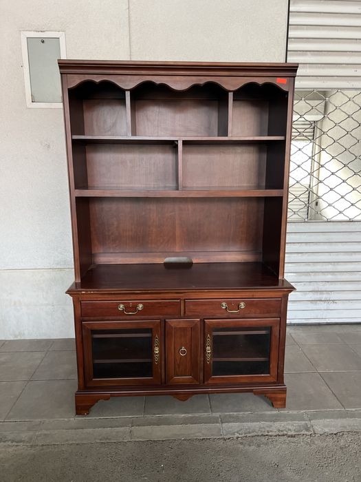 Музикален шкаф   DREXEL CHERRY PLASMA 52") WIDE