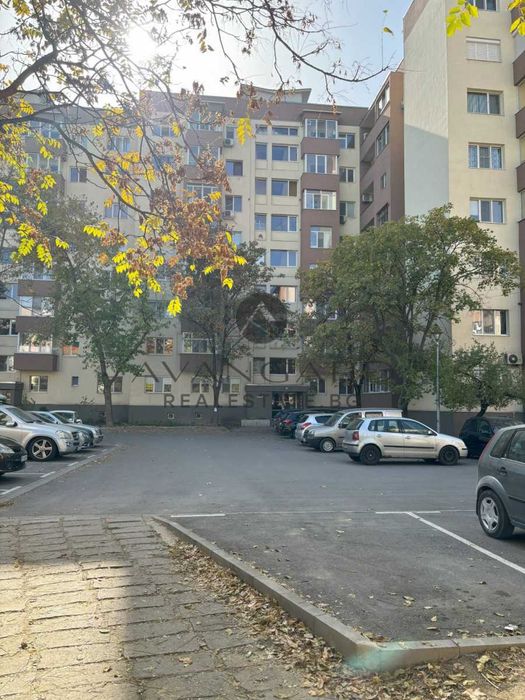 Продава се Тристаен апартамент в Пловдив, Изгрев - 90 кв.м за 636 €/кв.м - Снимка #1