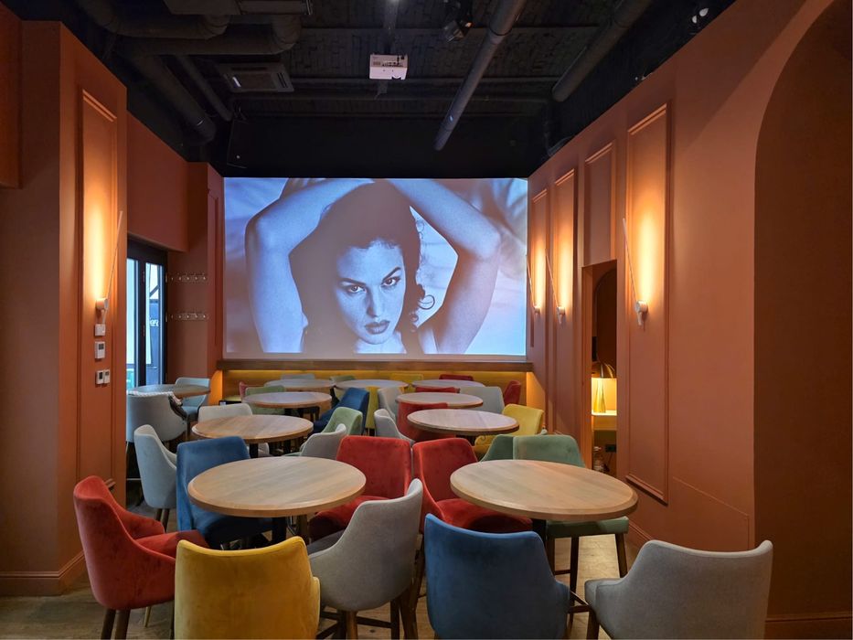 Mese rotunde bistro — blat lemn, picior central metalic | 10 buc