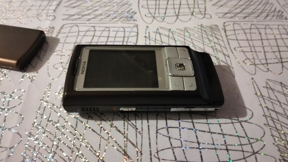 Продам телефон .