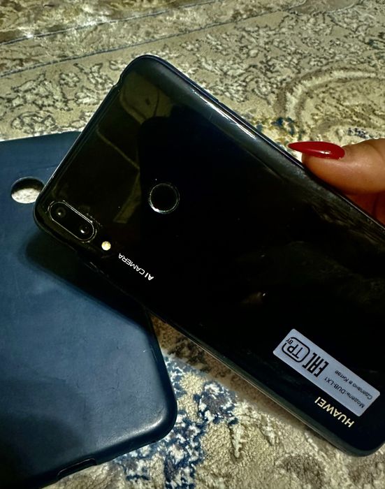 Продается телефон Huawei y7