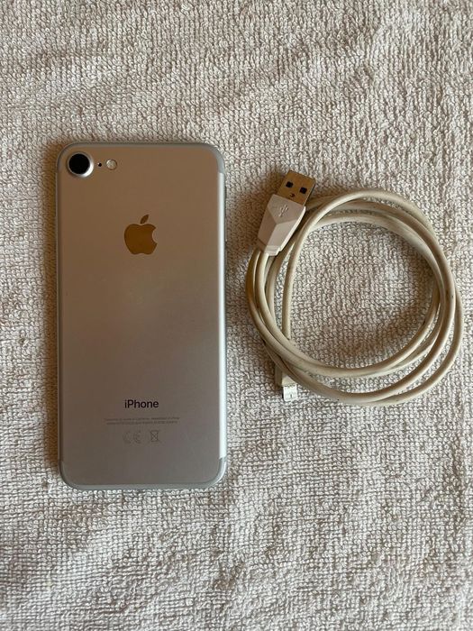 Vând două iPhone 7 cel roz e 120 cel gri 199 lei