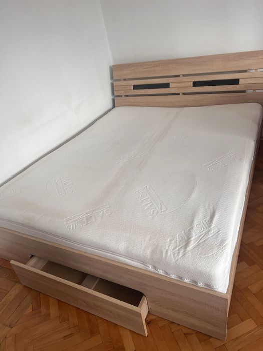 Vand pat matrimonial cu orelusre de la adresa