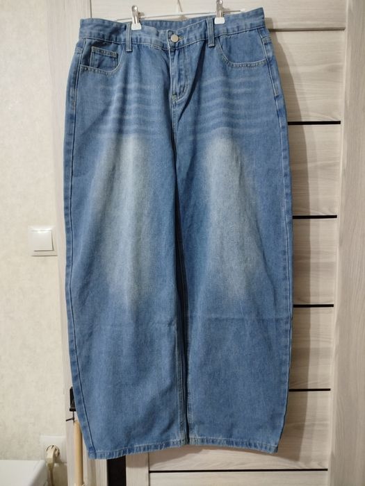 Продам женские джинсы