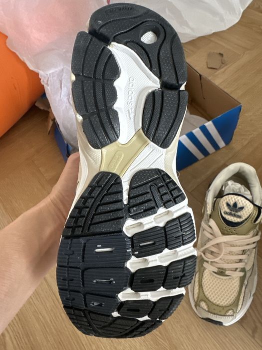 Кроссовки adidas