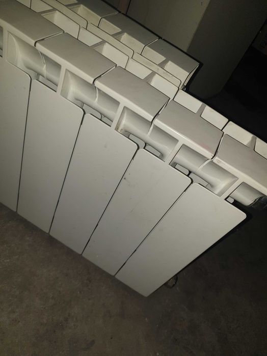 Радиатор алуминиев,Здрав и запазен.