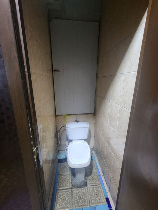 Срочно. Продаётся квартира. Двухкомнатная. Переделанная в трех. 1 этаж