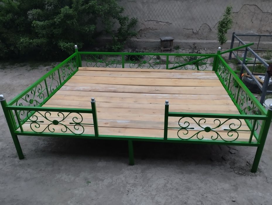 Топчан продаётсья. 2.5-3.метра.