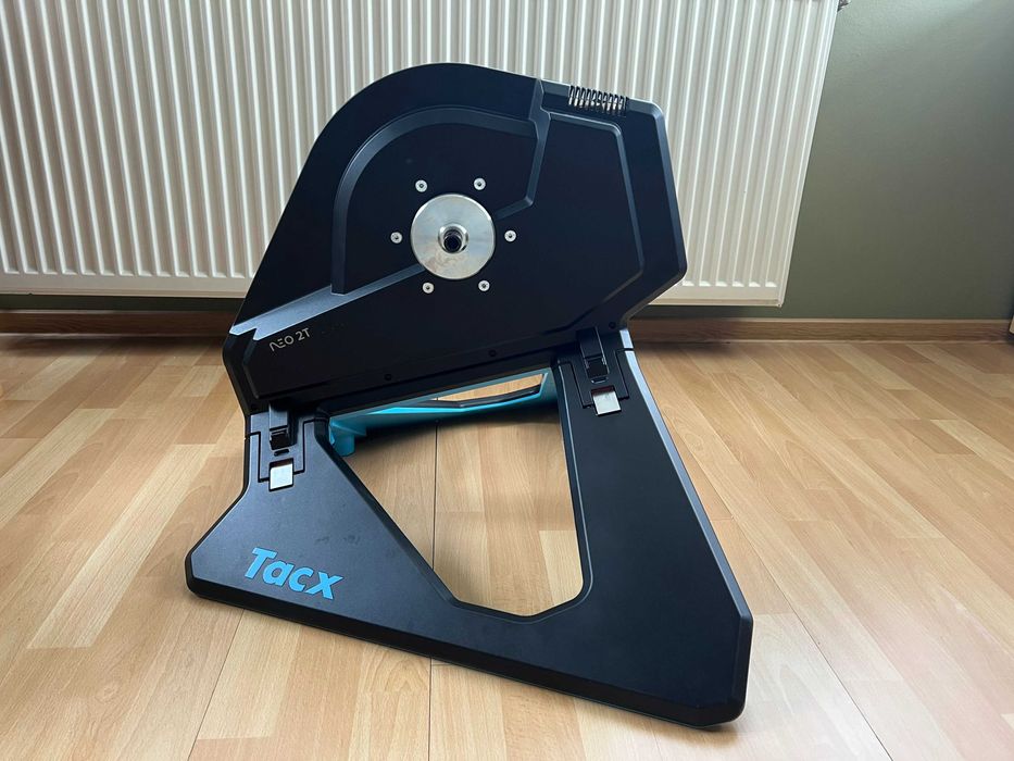 Home trainer Tacx NEO 2T Smart + Pachet accesorii
