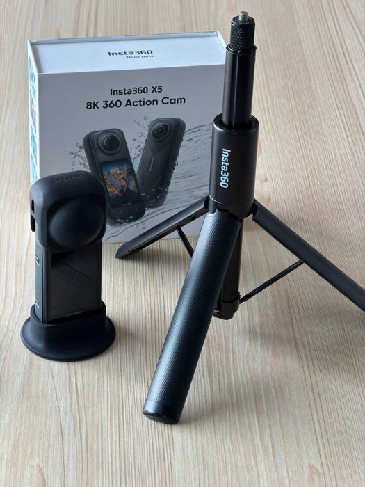Insta360 X5 + card 256GB, Selfie Stick, protectie camera + alte accesorii