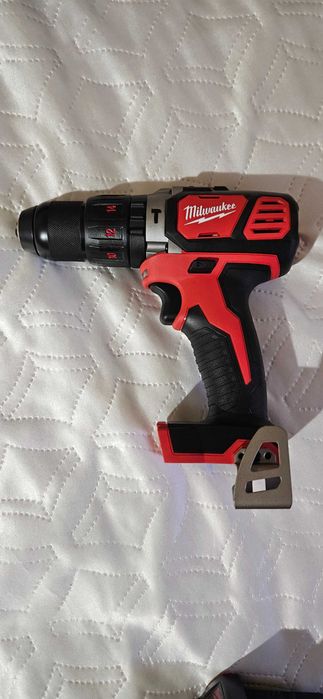 Milwaukee НОВ Комплект Ударен Винтоверт и Гайковерт M18 BPP2Q-402C