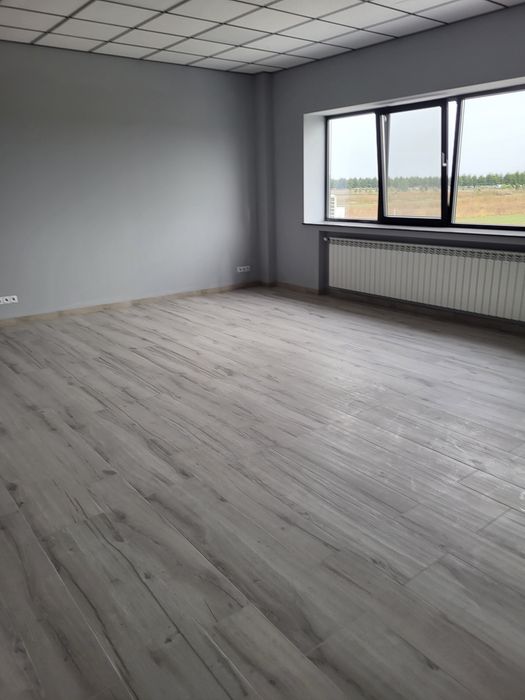Închiriez hală și birouri