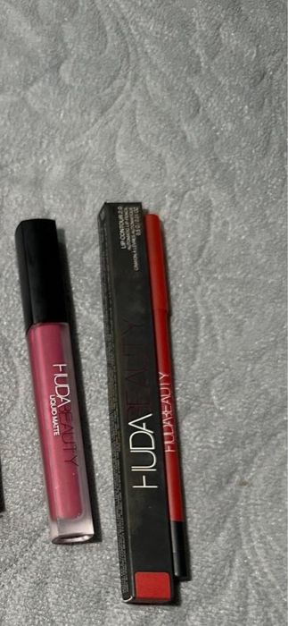 Creion buze ruj lichid huda