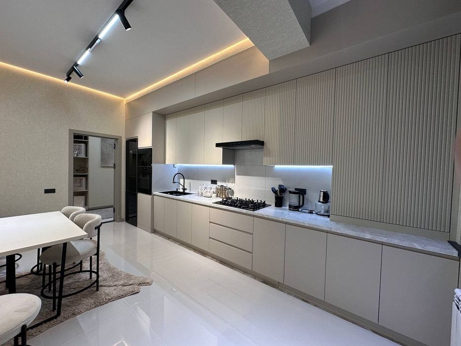 В элитном районе, в элитном доме, элитная квартира