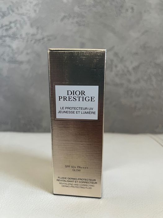 Dior Prestige le protecteur uv jeunesse  et lumiere fluid