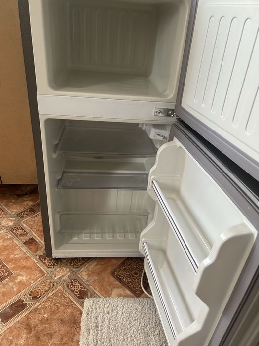 Продам маленький холодильник MUXXED