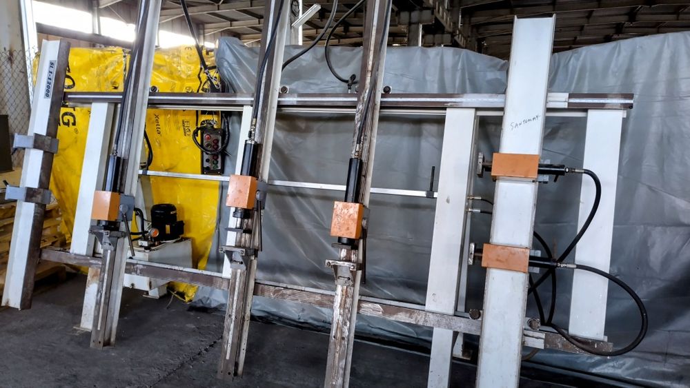 Вертикална хидравлична преса за греди и плотове, 3400/2000 като нова