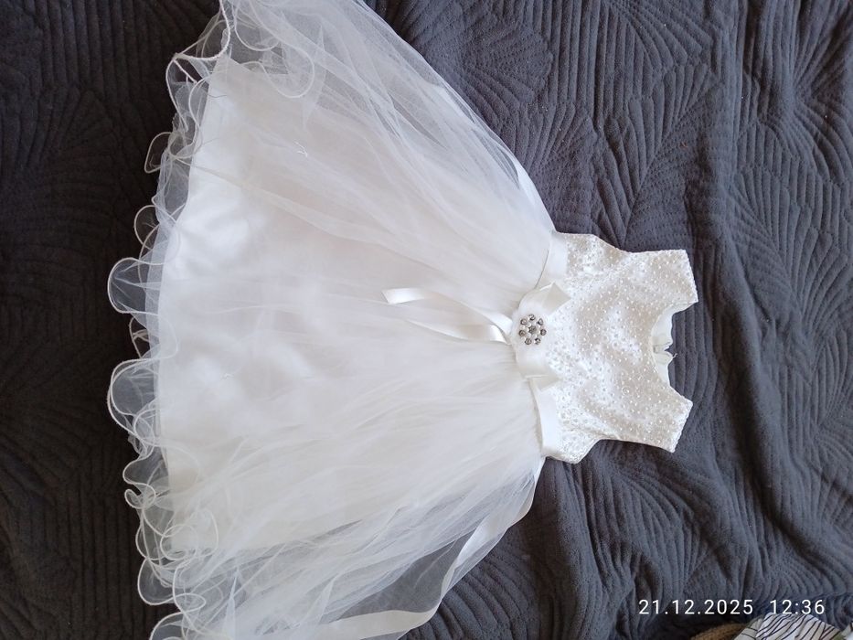 Продам белое платье 4000 тенге