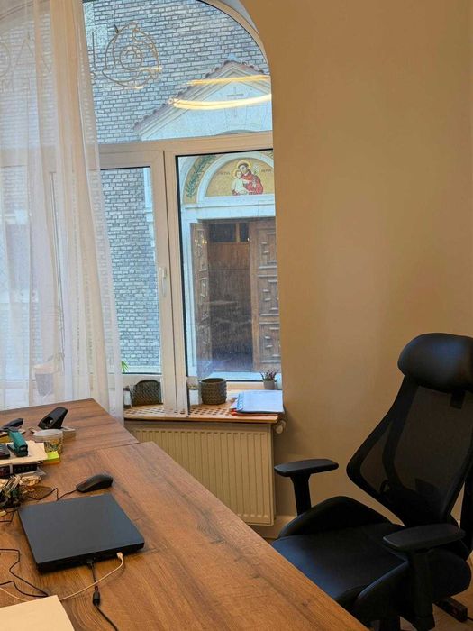 Inchiriez spatiu 5 camere Peninsula