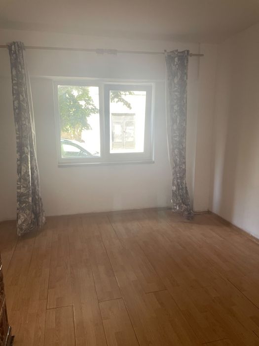 Se ofera spre vanzare apartament cu 2 camere decomandat