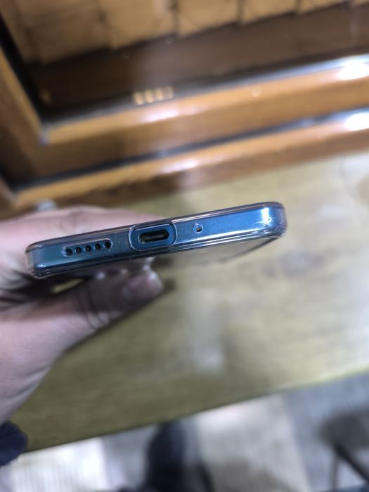 Срочно продам почти новый телефон