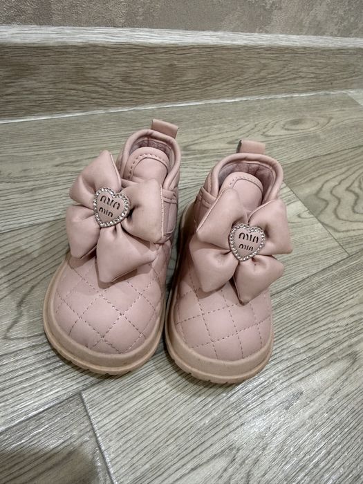 Продаю демисезонные ботиночки