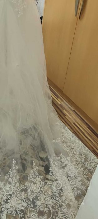 Vind rochie de mireasă mărimea 38-40 făcută la comandă