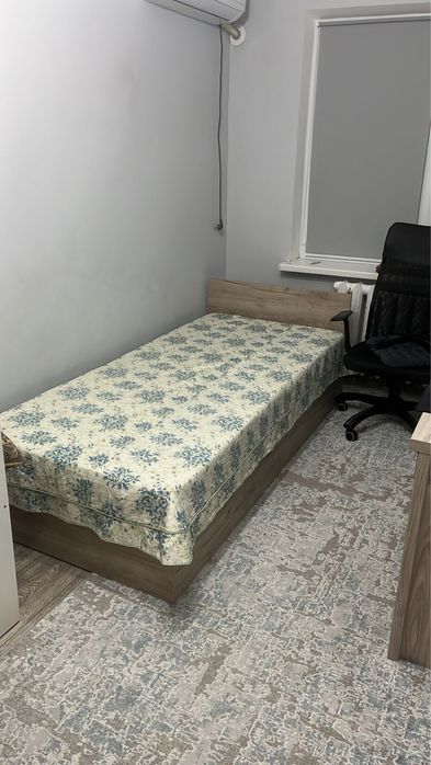 Кровать с матрасом