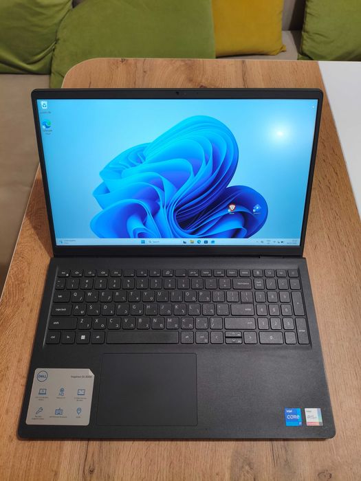 лаптоп Dell Inspiron 15 3511 - i7 1165G7, 8GB RAM, 256 NVMe