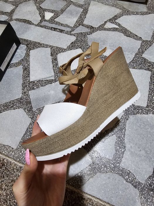 Дамски сандали на платформа