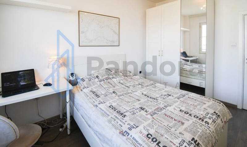 Четиристаен апартамент под наем в кв. Оборище