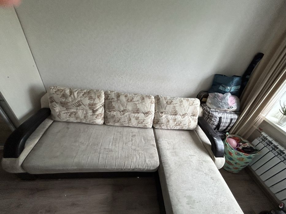 Диван угловой в хорошем состоянии