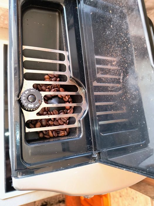 Кафе машина робот Делонги