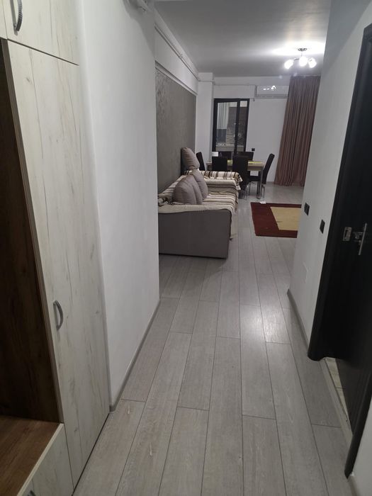 Închiriez apartament 3 camere, bloc RO5