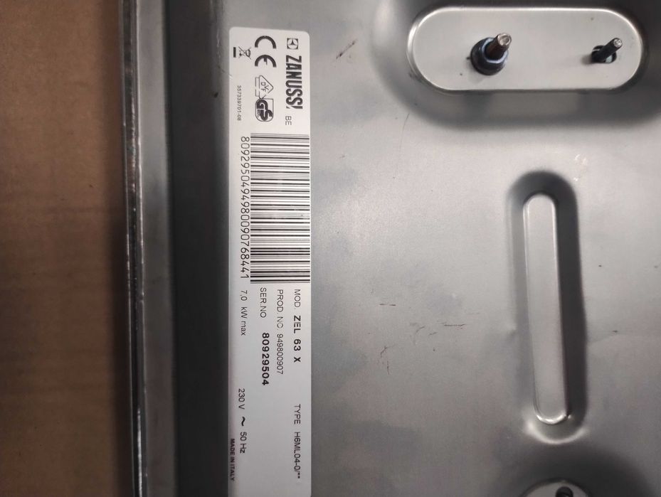 Кухненски плот с четири стандартни котлона, цвят Инокс Zanussi