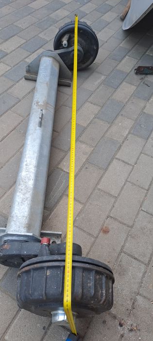 Axa remorca cu sistem de frânare