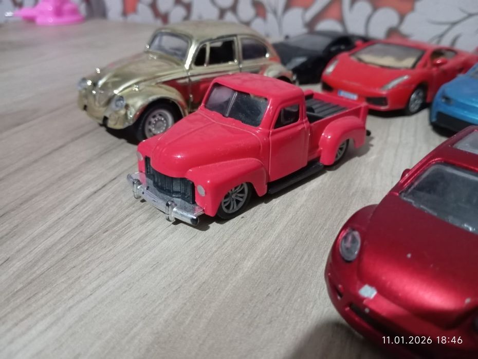 Игрушки машинки металлические