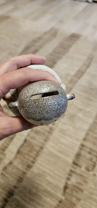 Продавам керамична касичка
