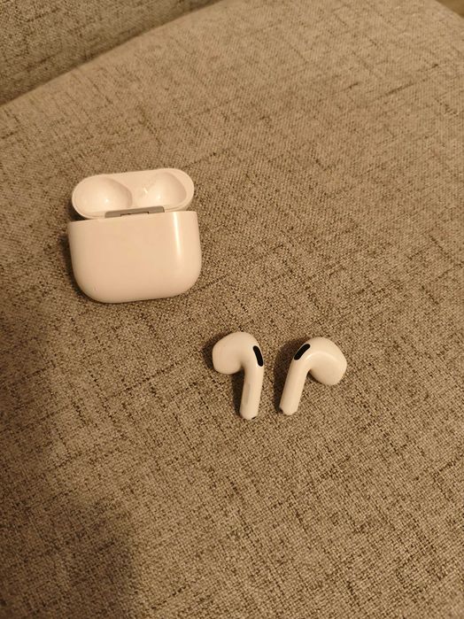 Airpods 4 cu ANC