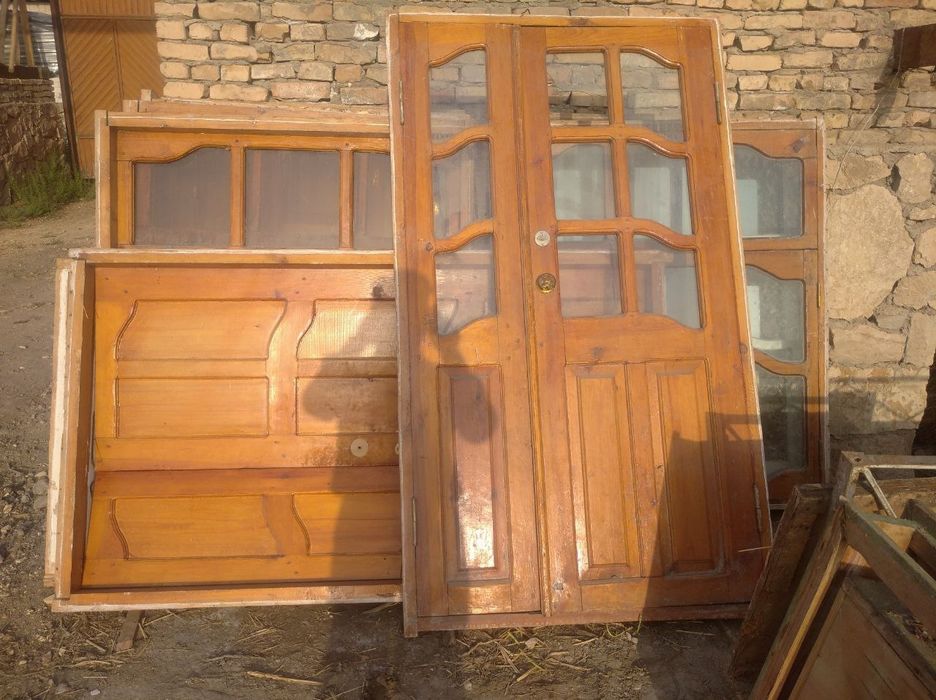 Ешик ва дераза сотилади