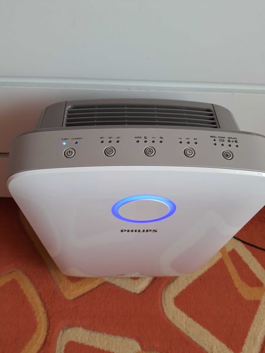 Продавам въздухопречиствател + овлажнител Филипс АС 4080/10.